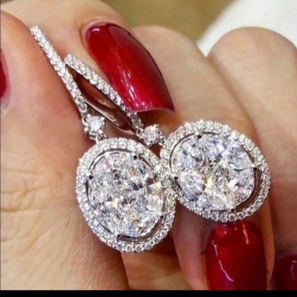 *NEW💎18K White Gold Oval Diamond Halo Earrings - Picture 2 of 4